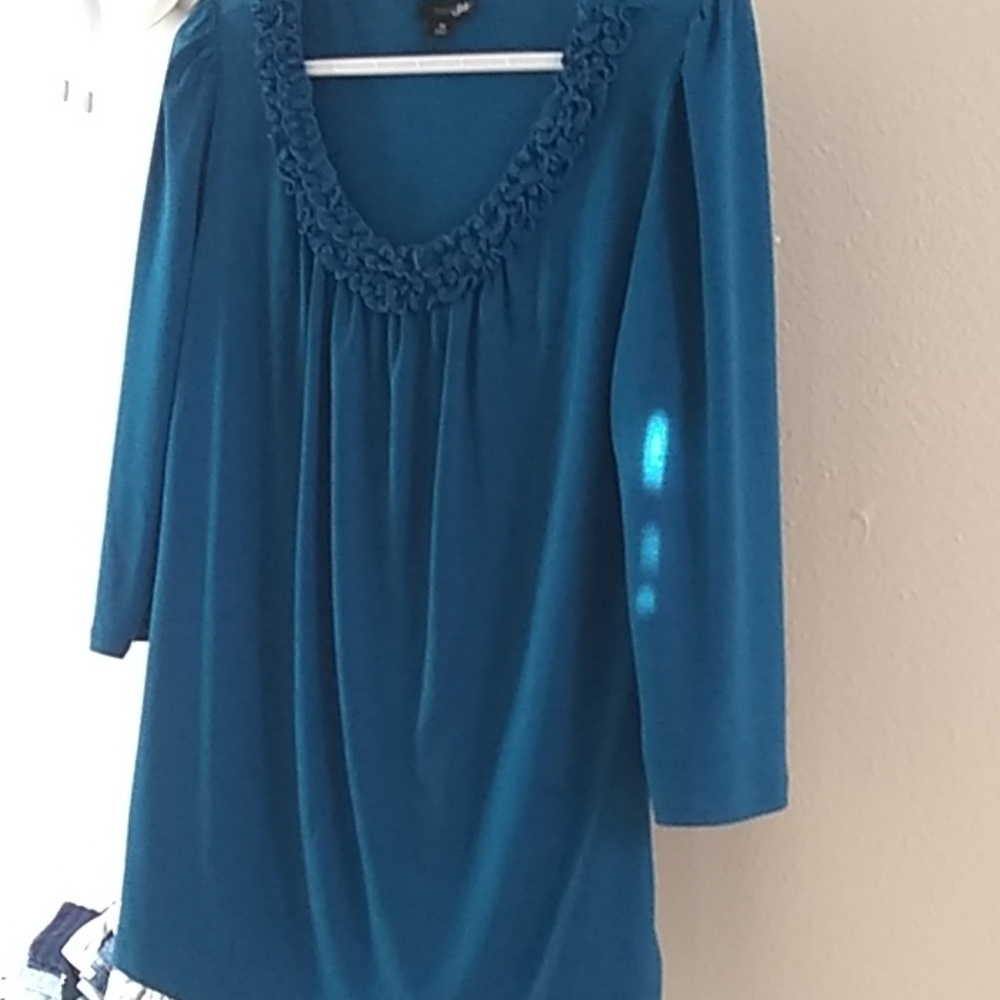 Elbow length sleeves